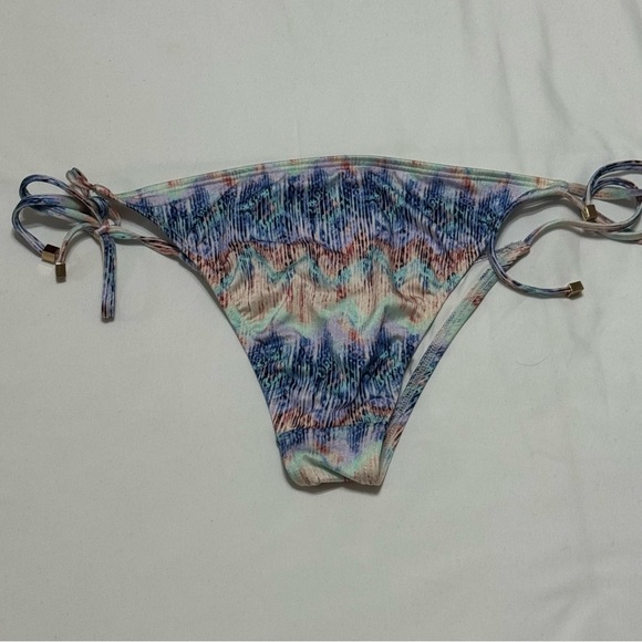 Victoria’s Secret Bikini Bottom, never used without tags - Picture 3 of 3